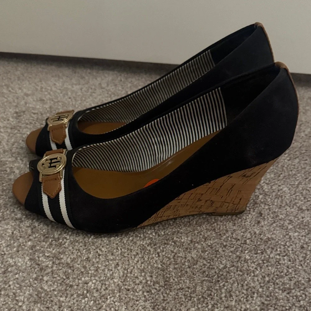 Tommy Hilfiger Black and Tan Wedges